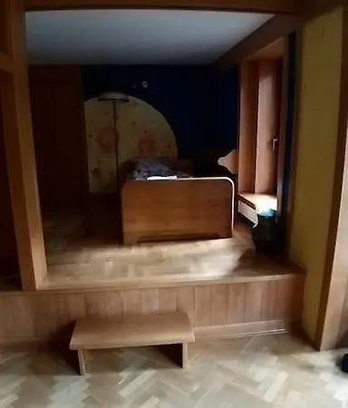 Lesny Kasztel Pod Sosnami. W Koronach Drzew.