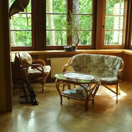 아파트 Lesny Kasztel Pod Sosnami. W Koronach Drzew. Milanowek